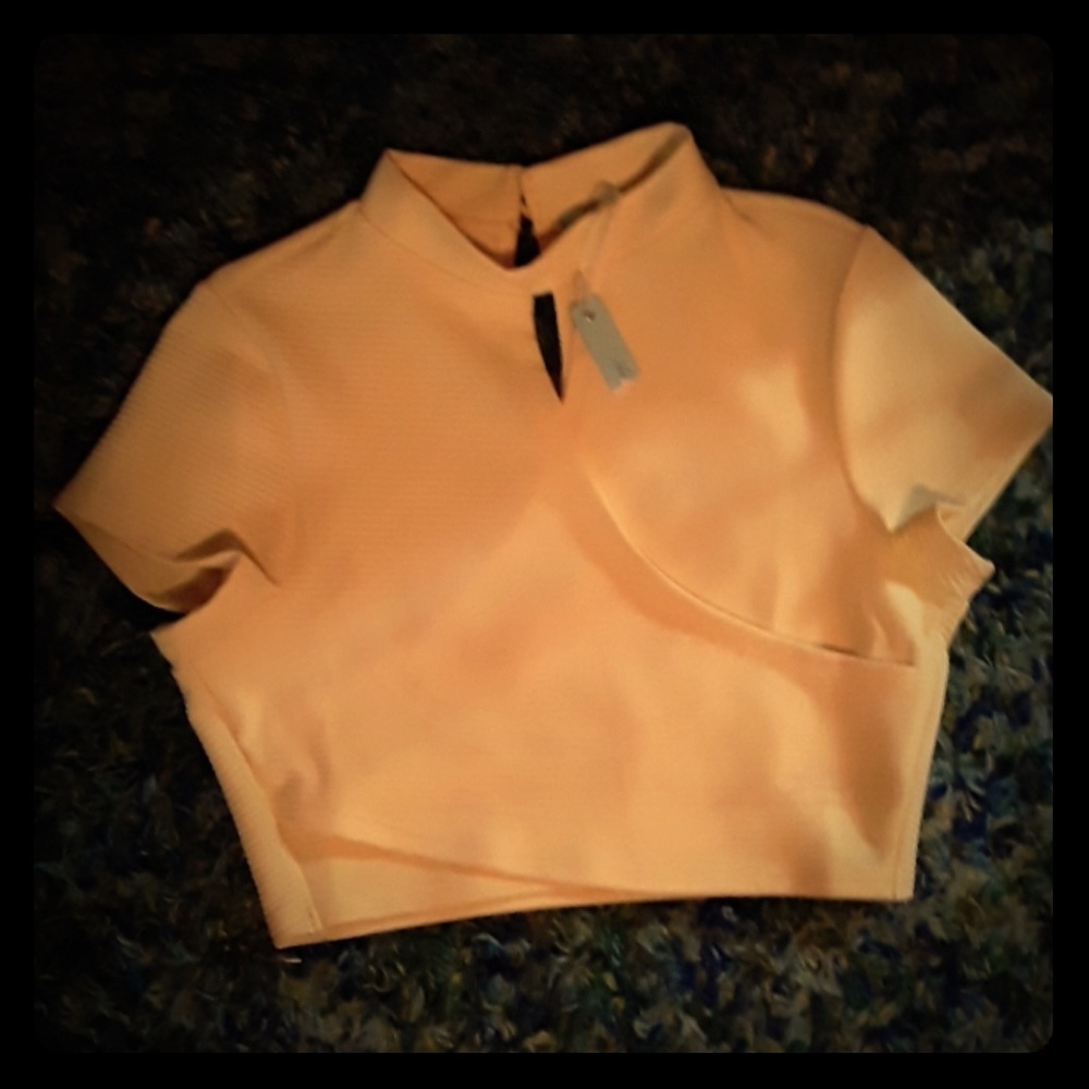 Adorable yellow crop top NEW sz lg